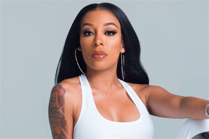 K. Michelle Flashes Her Breasts At NYE Crowd