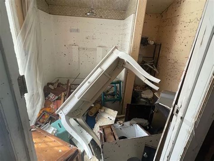 
21-Year-Old Relives Hurricane Ian Pushing Her Grandpa’s Home ‘Towards Us’ in Flood: ‘I Lost Everything’ 