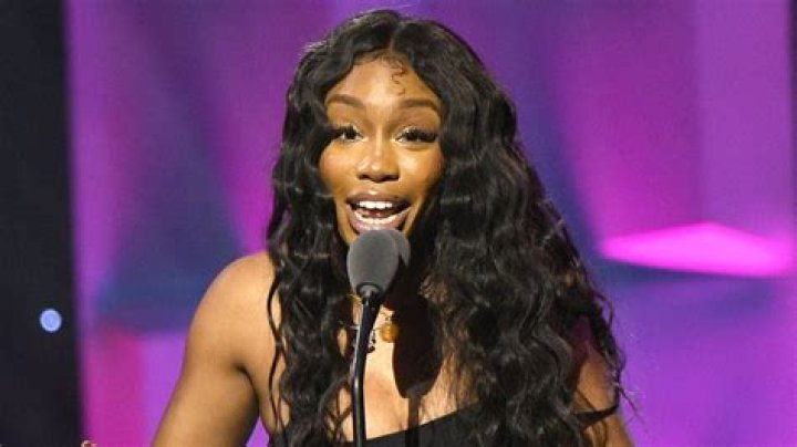 SZA Calls Out "Sandy Sephora" After Having Security Called On Her