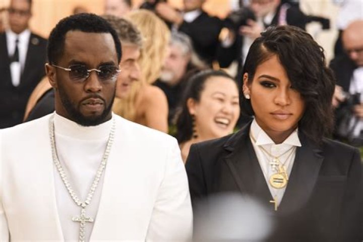 Cassie Shows Diddy What He's Missing In Fully-Nude Pregnant Photo