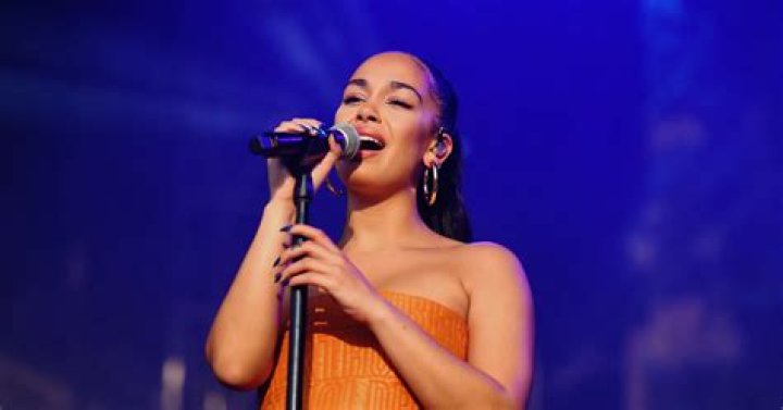 Jorja Smith Is Your Dream Girl In Jamaican Bikini Photos