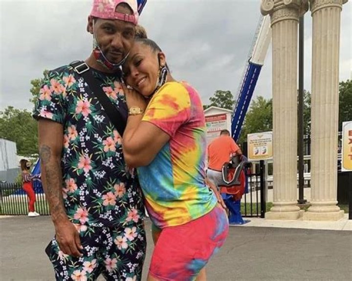 Juelz Santana Helps Wife Kimbella Promote Her OnlyFans Account