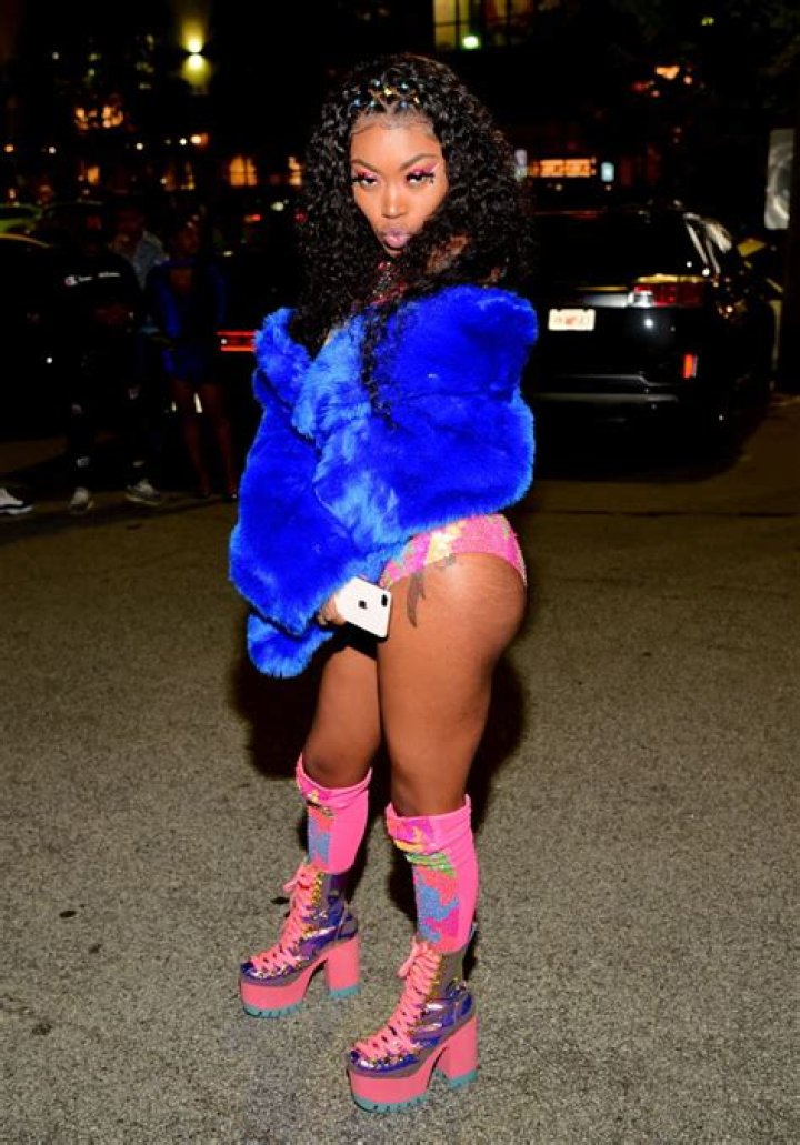 Asian Doll Getting Face & Neck Tattoos For King Von