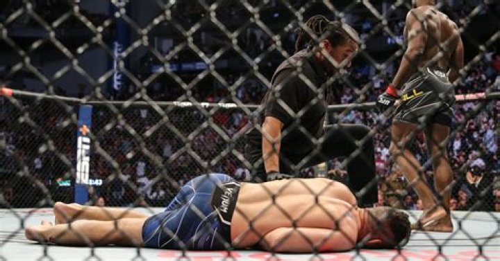 Chris Weidman Suffers Horrifying Leg Injury During Fight Against Uriah Hall