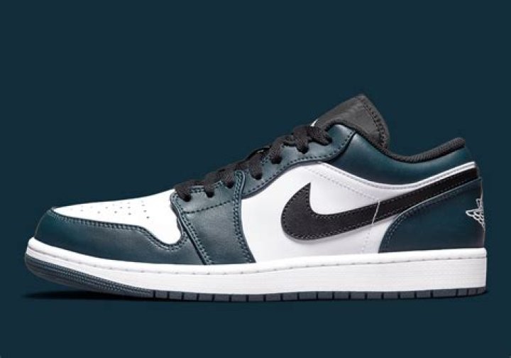 Air Jordan 1 Low "Dark Teal" Coming Soon: Photos
