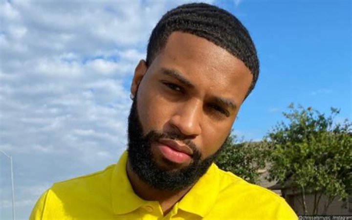 Chris Sails Kisses College Freshman In YouTube Video, Twitter Reacts