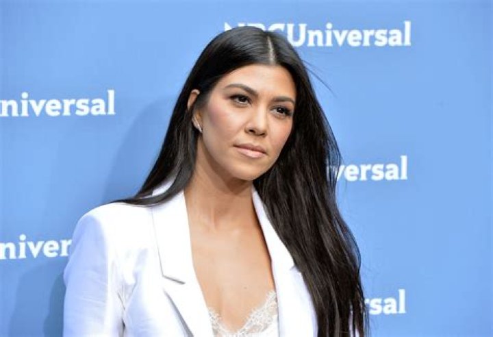 Kourtney Kardashian Frees The Nipples On Date With Justin Bieber