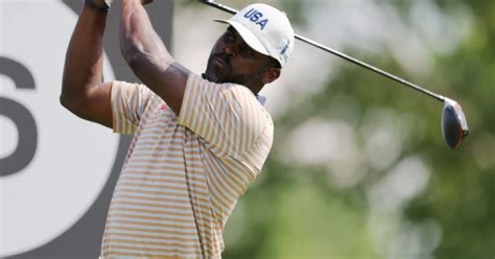 Michael Vick Recalls Crying In Prison