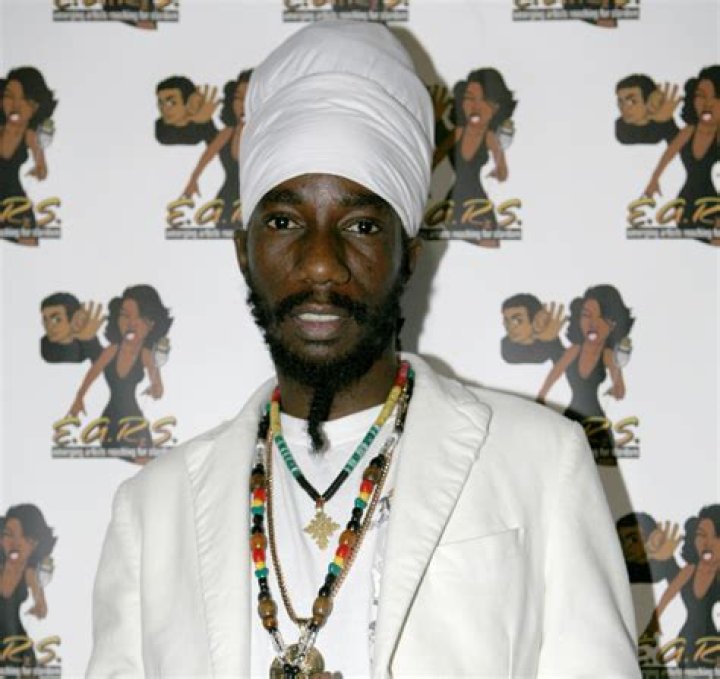 Sizzla Kalonji Burns Platinum Plaques He Received From DJ Khaled Over Alleged "Insult"