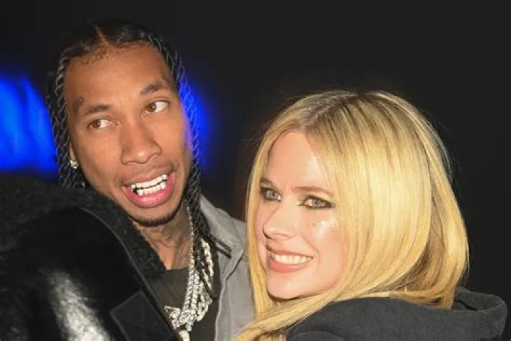 Tyga & Avril Lavigne Photographed Kissing At Paris Fashion Week