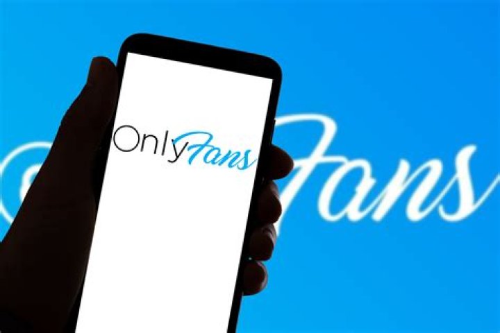 OnlyFans Model's Ex-BF Sued For $6 Billion After Sharing Revenge Porn & Changing Her Passwords
