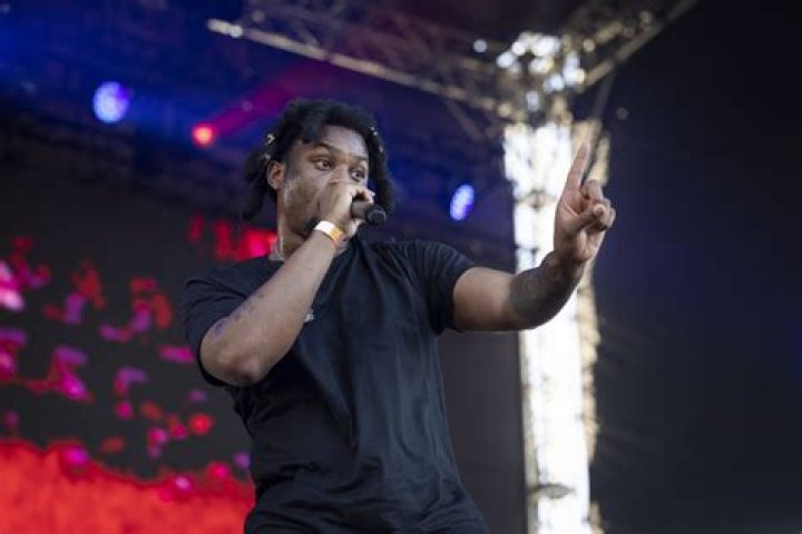 Denzel Curry Performs While He Gets Dental Work Done On "The Eric Andre Show"