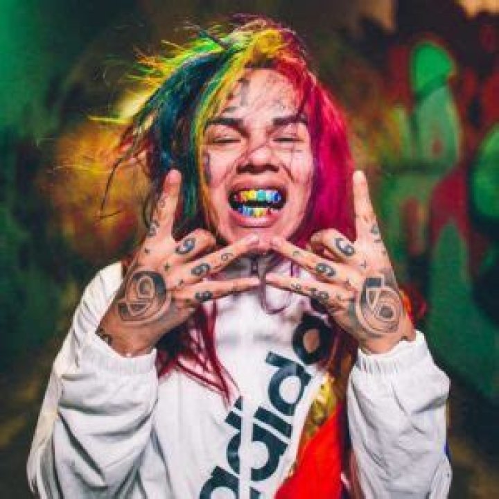 6IX9INE (Rapper) - Età, compleanno, biografia, fatti, famiglia, patrimonio netto, altezza e altro
