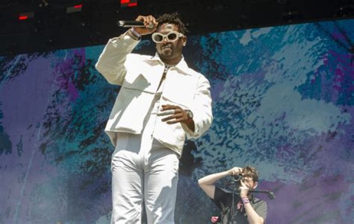 Antonio Brown Says He Has CTE As Woman Licks His Diamond-Encrusted Finger