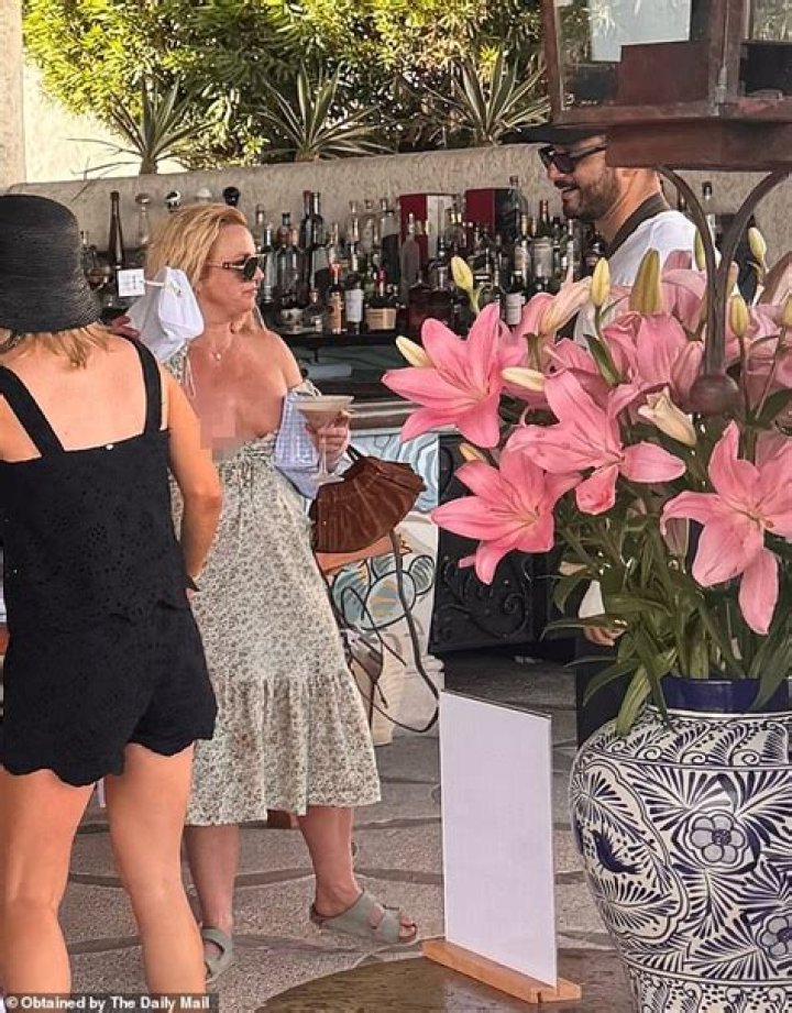 Britney Spears Suffers Wardrobe Malfunction In Cabo