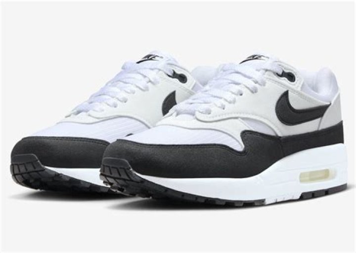 Nike Air Max 1 "White/Black" Official Photos Revealed