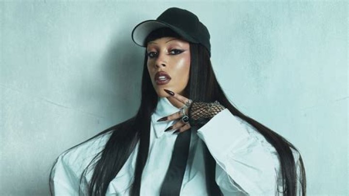 Doja Cat & Nicki Minaj Beef Rumours Appear False As Former Shouts Out Queen Of Rap: Video