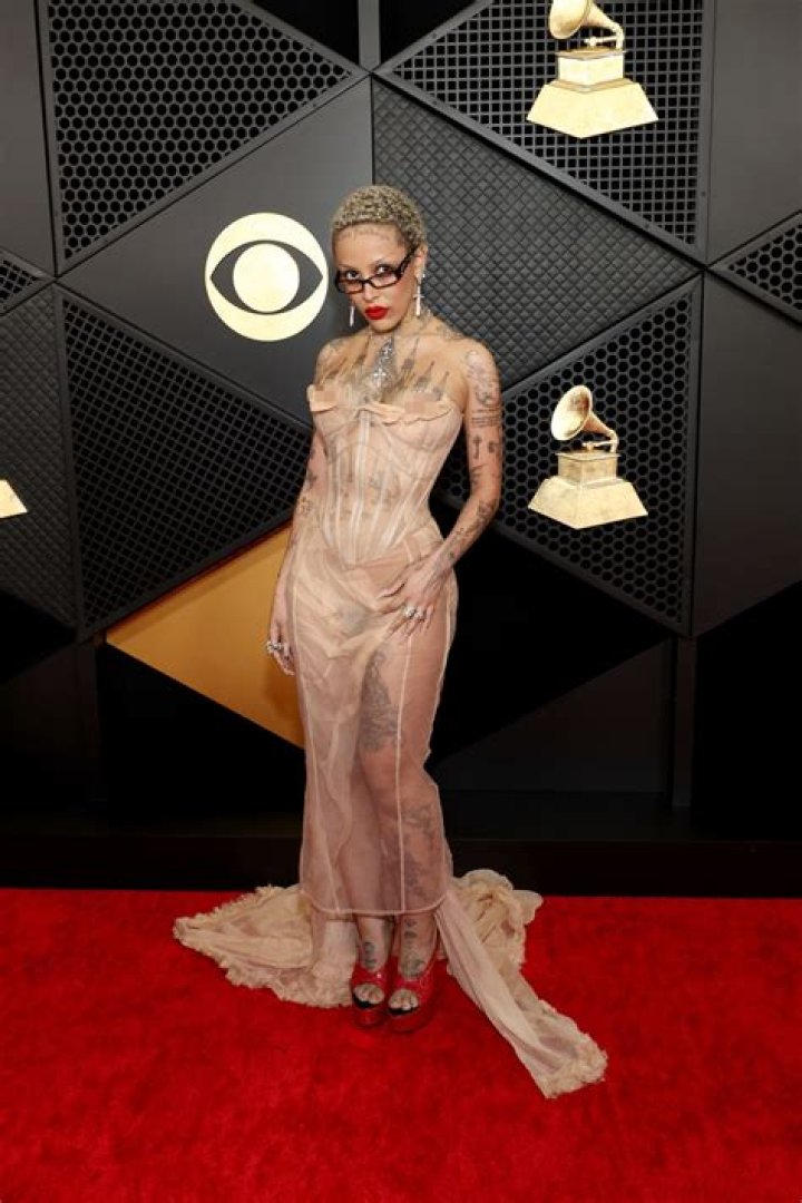 Doja Cat Hits Grammys With Bold New Look, Fans Question Her Choices