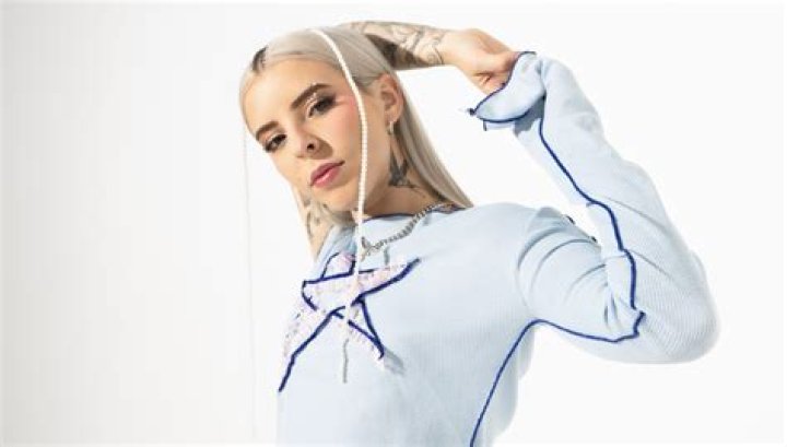 Young Miko Teases LP "Att." With "Curita"