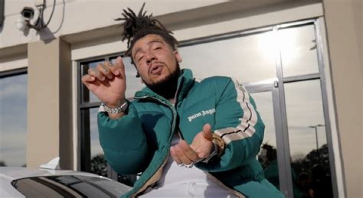 RX Hector Goes Viral For Touching Mom's Butt And Asking Her To "Make It Clap"