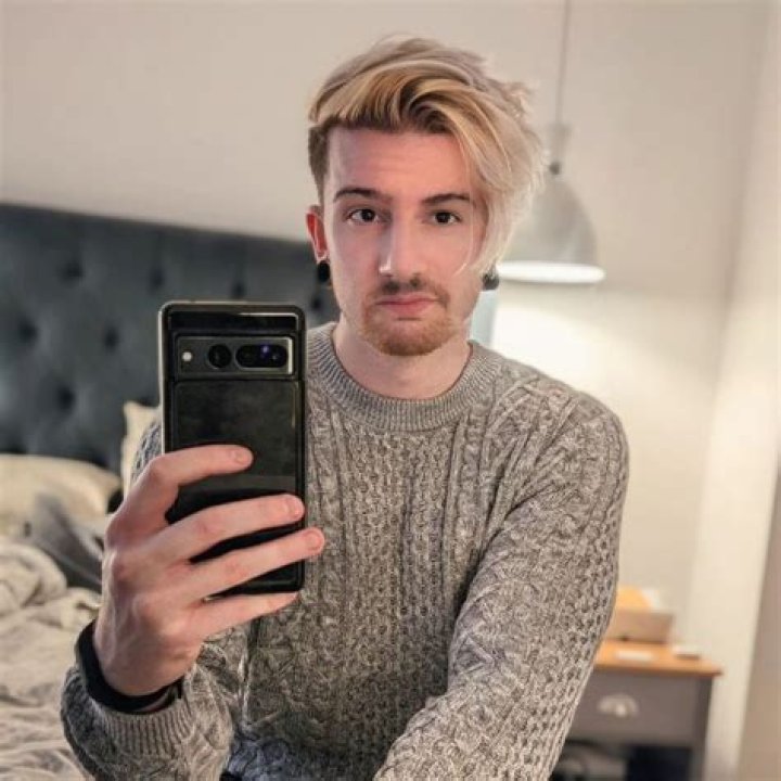8-BitRyan (YouTube Star) - Age, Birthday, Bio, Facts, Family, Net Worth, Height & More