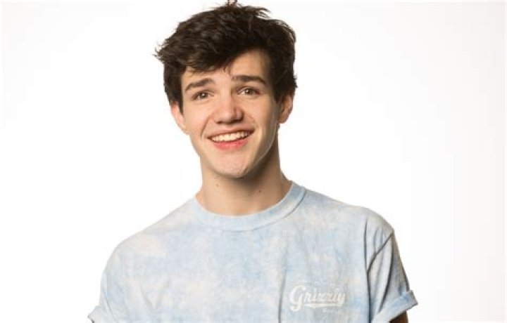 Aaron Carpenter (Instagram Star) - Age, Birthday, Bio, Facts, Family, Net Worth, Height & More