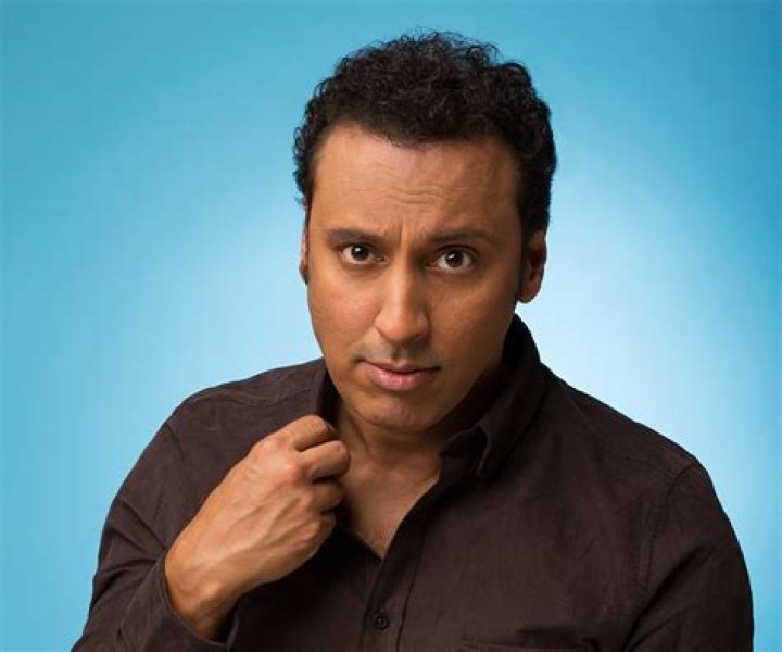 Aasif Mandvi (Movie Actor) - Age, Birthday, Bio, Facts, Family, Net Worth, Height & More