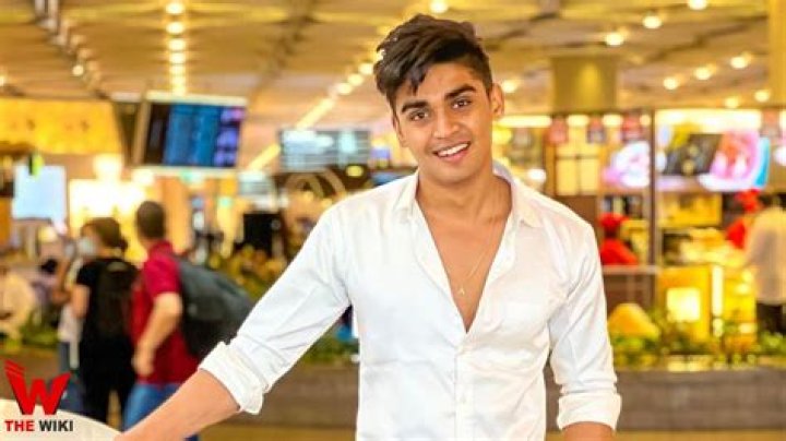Aditya Khurana Height, Weight, Net Worth, Age, Birthday, Wikipedia, Who, Nationality, Biography