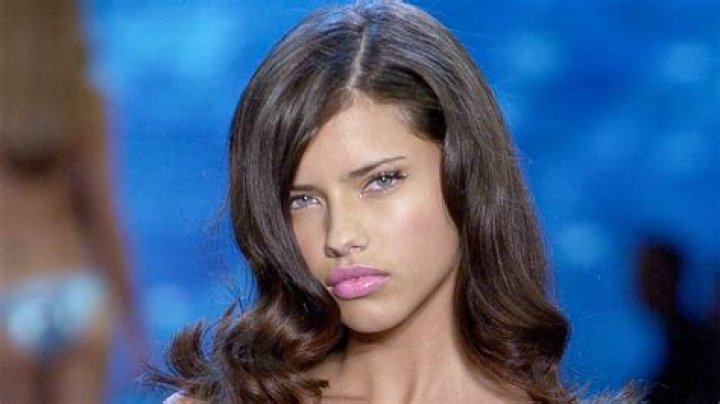 How tall is Adriana Lima