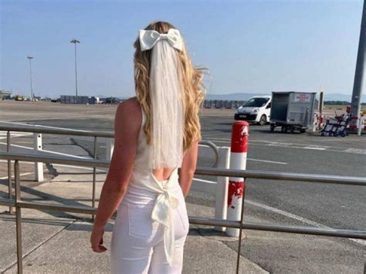 Aimee Connolly (Makeup Artist) - Age, Birthday, Bio, Facts, Family, Net Worth, Height & More