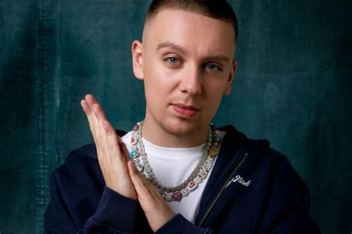 Aitch (Rapper) - Age, Birthday, Bio, Facts, Family, Net Worth, Height & More