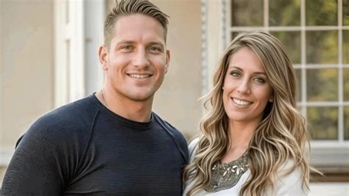 AJ Hawk (Football Player) - Age, Birthday, Bio, Facts, Family, Net Worth, Height & More