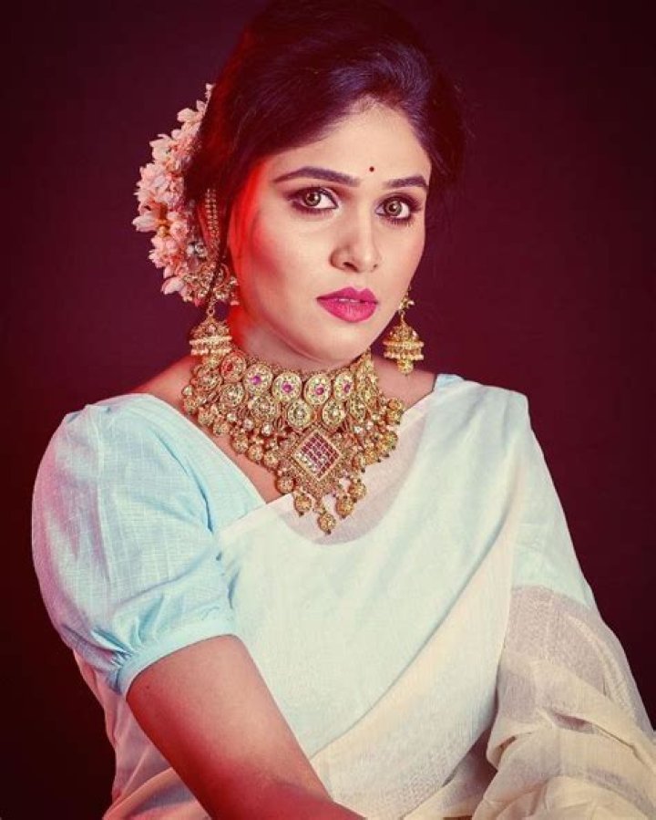 Akshaya Deodhar Wiki, Biography, Age, Height, Family, Salary & Images