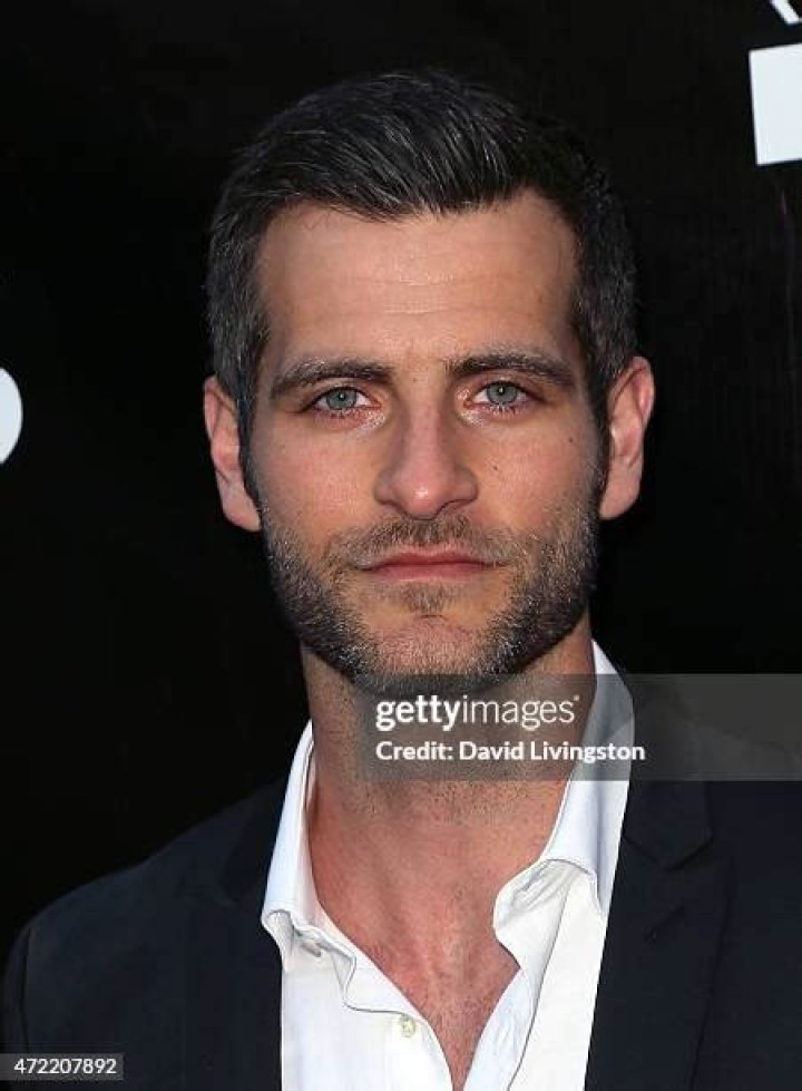 Alan Powell biografía, edad, altura, esposo, net worth, familia