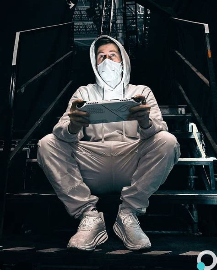 Alan Walker (DJ) - Age, Birthday, Bio, Facts, Family, Net Worth, Height & More