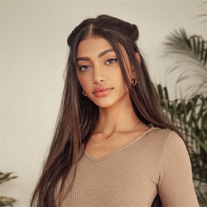 Age, Parents, Wiki, Height, Net Worth, Boyfriend & Bio