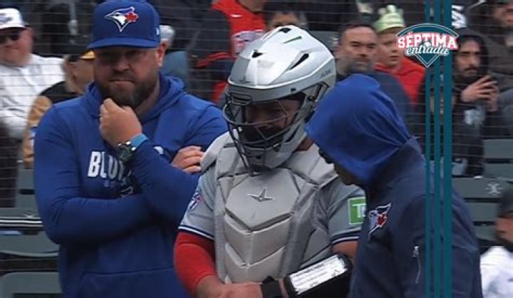 Alejandro Kirk Biography, Age, Height, Wife, Net Worth, Family