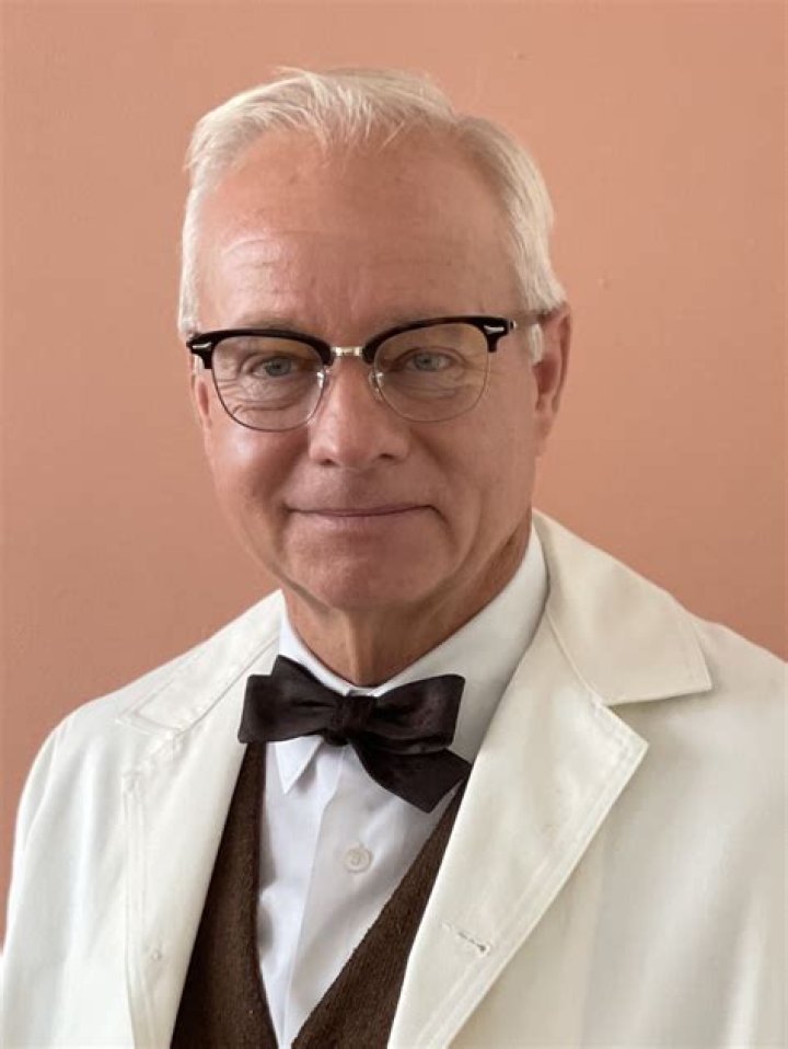 Alex Hyde-White Biography, Age, Height, Wife, Net Worth, Family