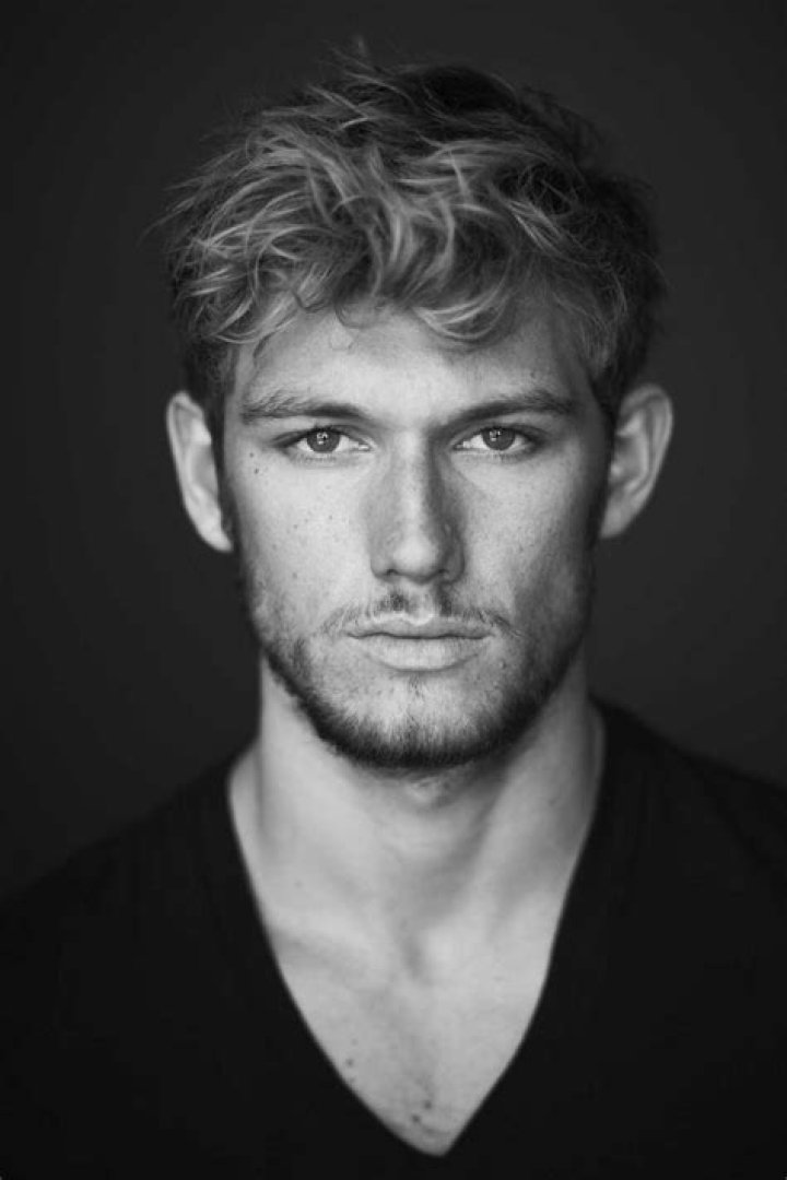 Alex Pettyfer Biography, Age, Height, Wife, Net Worth, Family