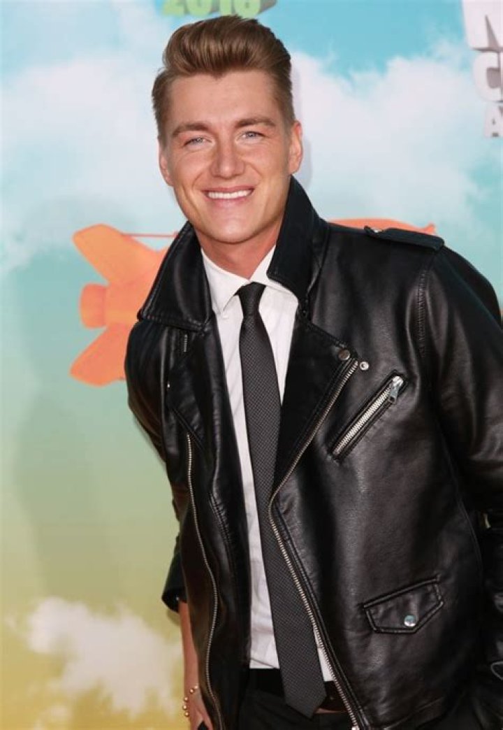 Alex Sparrow Biography, Age, Height, Wife, Net Worth, Family