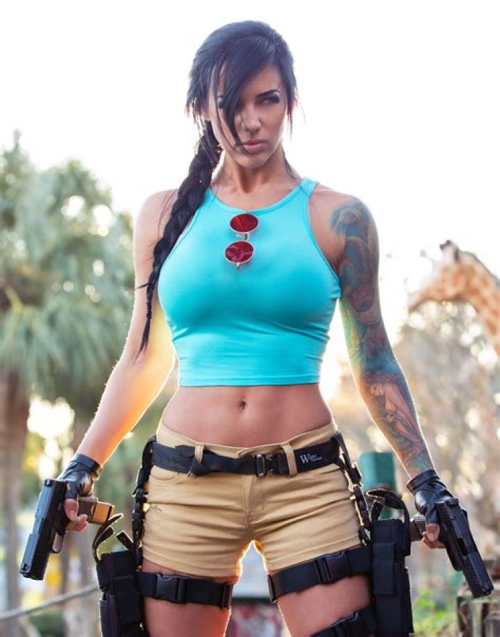 Alex Zedra (Instagram Star) - Age, Birthday, Bio, Facts, Family, Net Worth, Height & More