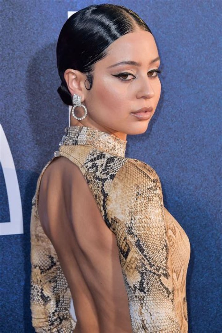 How tall is Alexa Demie