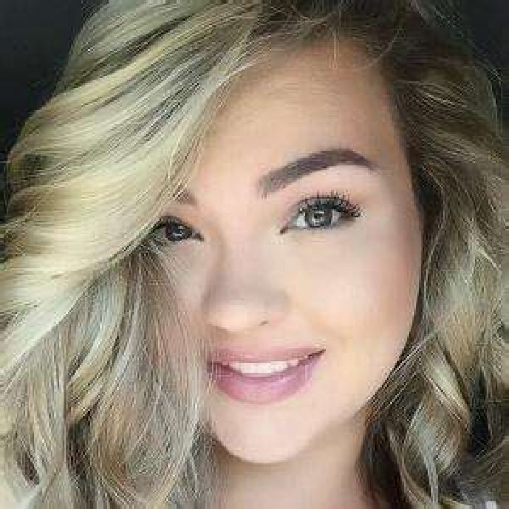 Alexandra Airene (YouTube Star) - Age, Birthday, Bio, Facts, Family, Net Worth, Height & More