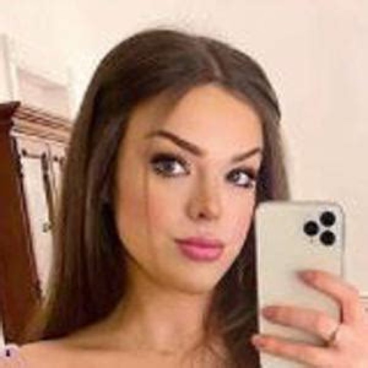 Alexandria Ryan (YouTube Star) - Age, Birthday, Bio, Facts, Family, Net Worth, Height & More