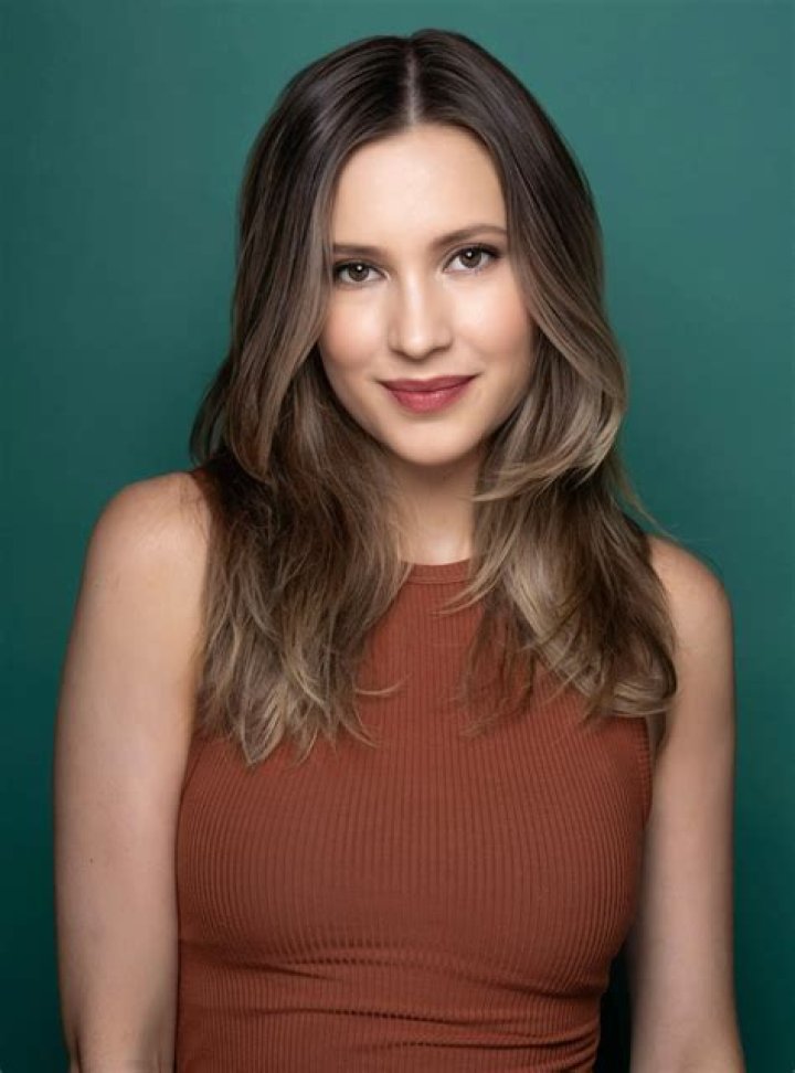 How tall is Alexia Fast