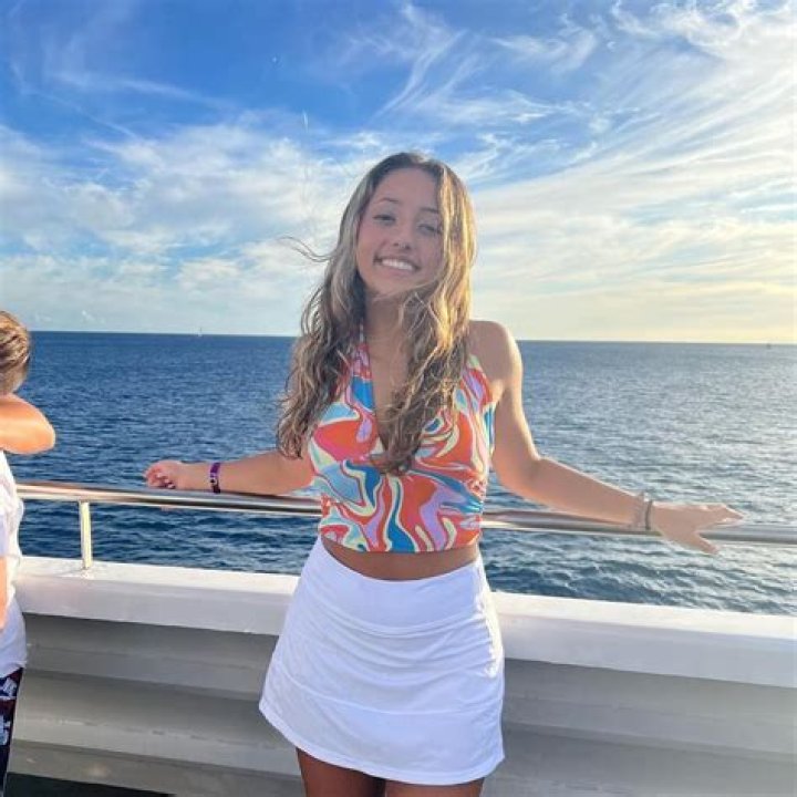 Alexis Ryan (YouTube Star) - Age, Birthday, Bio, Facts, Family, Net Worth, Height & More