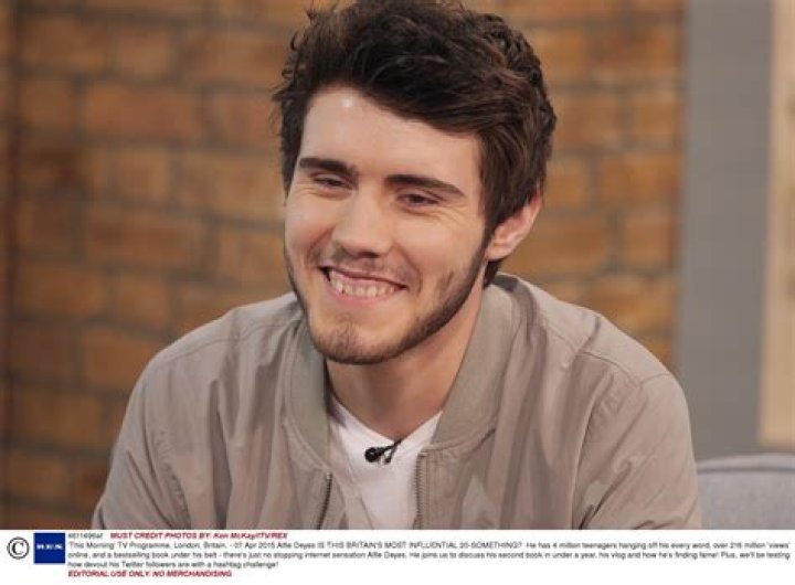 Alfie Deyes (YouTube Star) - Age, Birthday, Bio, Facts, Family, Net Worth, Height & More