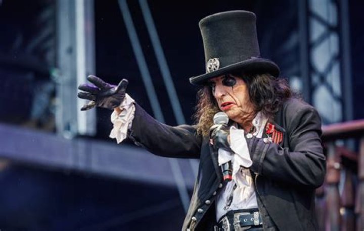 How tall is Alice Cooper