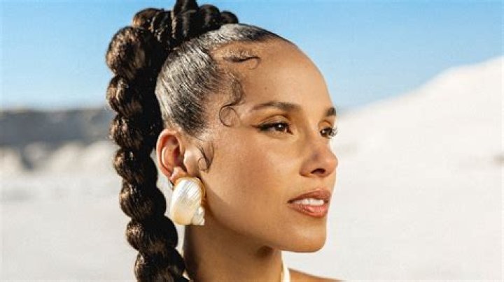 These 5 Alicia Keys Songs Prove Her Lyrics Are All About Vulnerability and Self-Empowerment