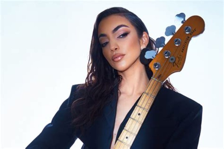Alissia Benveniste (Bassist) - Age, Birthday, Bio, Facts, Family, Net Worth, Height & More